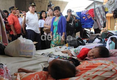 pengungsi akibat banjir di Jakarta pengungsi akibat banjir di Jakarta