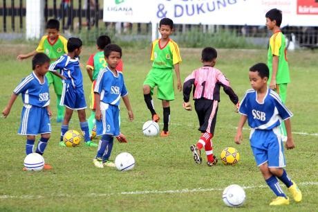SSB Harus Kreatif & Mandiri Untuk Ikut Kembangkan Sepakbola Indonesia SSB Harus Kreatif & Mandiri Untuk Ikut Kembangkan Sepakbola Indonesia