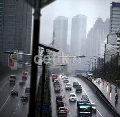Hujan Deras Guyur Jakarta Malam Ini, Pengendara Diimbau Waspada! Hujan Deras Guyur Jakarta Malam Ini, Pengendara Diimbau Waspada!