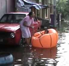 Banjir di Pondok Gede Permai Bekasi Mencapai 3 Meter Banjir di Pondok Gede Permai Bekasi Mencapai 3 Meter