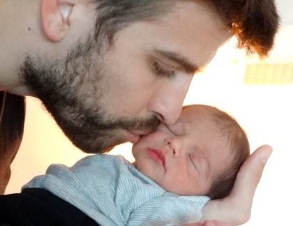 Ini Dia Foto Perdana Anak Shakira dan Gerard Pique Ini Dia Foto Perdana Anak Shakira dan Gerard Pique