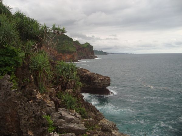 Deretan bukit karang yang panjang