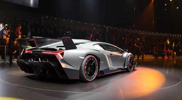 Mobil Super Lamborghini Veneno