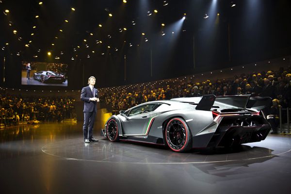 Mobil Super Lamborghini Veneno