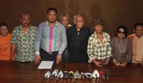 Bantah Berprofesi Dukun, Eyang Subur Akui Punya 8 Istri Bantah Berprofesi Dukun, Eyang Subur Akui Punya 8 Istri