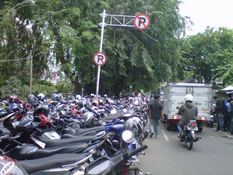 Lebih Baik Jadi Tukang Parkir daripada Jadi Gigolo'