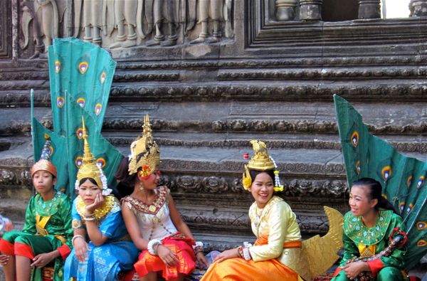 Para penari penghibur di Angkor Wat