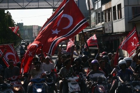 Pengibaran Bendera GAM Marak Usai Penetapan Qanun Bendera & Lambang Aceh Pengibaran Bendera GAM Marak Usai Penetapan Qanun Bendera & Lambang Aceh