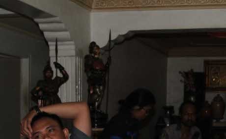 Menelusuri Istana Kristal Eyang Subur Menelusuri Istana Kristal Eyang Subur