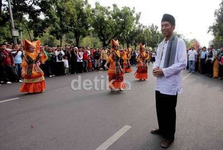 Jokowi: Air Bersih untuk Warga Jakarta akan Ditambah Jokowi: Air Bersih untuk Warga Jakarta akan Ditambah
