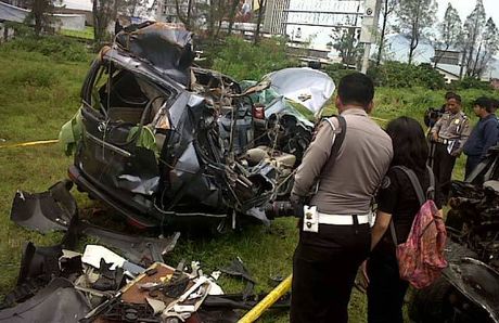 Daihatsu Xenia yang hancur akibat ditabrak Nissan Juke milik Dwigusta di Tol Cipularang