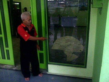 Kantor PPP Magelang Dirusak OTK, Kaca Pintu Pecah Berantakan Kantor PPP Magelang Dirusak OTK, Kaca Pintu Pecah Berantakan