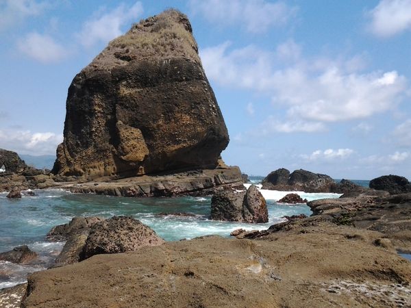 tujuh karang di pantai papuma