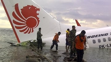 Evakuasi Pesawat Lion Air Tunggu Air Pasang Evakuasi Pesawat Lion Air Tunggu Air Pasang