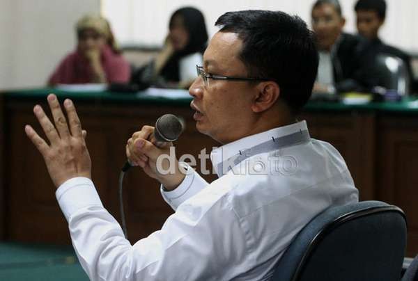 Politisi PAN Andi Anzhar Diperiksa KPK Terkait Penyuapan kepada Wa Ode Politisi PAN Andi Anzhar Diperiksa KPK Terkait Penyuapan kepada Wa Ode
