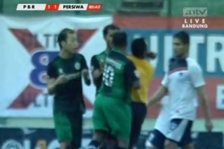 Komdis Janji Usut Insiden Pemain Persiwa Pukul Wasit Komdis Janji Usut Insiden Pemain Persiwa Pukul Wasit