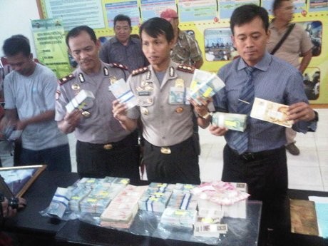 Polisi: Uang Palsu Aswong Kualitas Super Polisi: Uang Palsu Aswong Kualitas Super