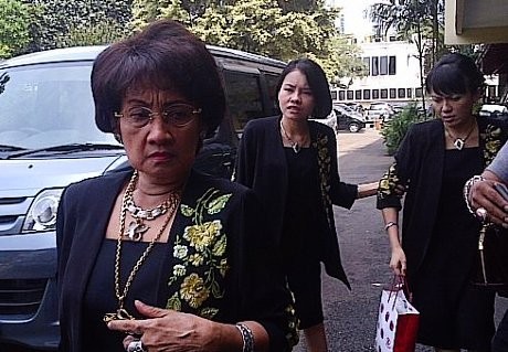 Ani, Istri ke-7 Eyang Subur Polisikan Arya Wiguna & Ayahnya Sendiri Ani, Istri ke-7 Eyang Subur Polisikan Arya Wiguna & Ayahnya Sendiri