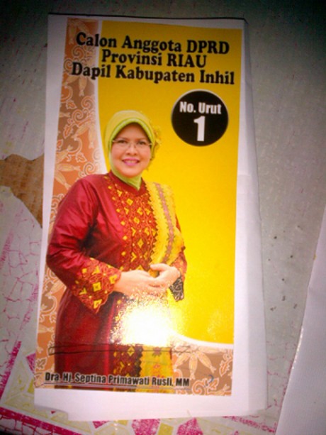 Istri Gubernur Rusli Zainal Nyaleg dari Golkar Istri Gubernur Rusli Zainal Nyaleg dari Golkar
