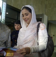 Tunjukkan Dirinya Bersih, Ayu Azhari Pamerkan Sekelebat Rekeningnya Tunjukkan Dirinya Bersih, Ayu Azhari Pamerkan Sekelebat Rekeningnya