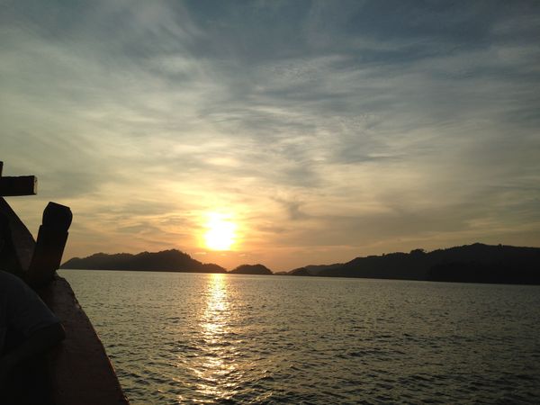 Menikmati Sunset dari atas kapal 