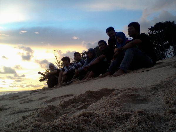 Menikmati Sunset Cantik di Pantai Balekambang, Malang Img_20130506150153_51876371c868b