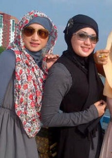 Ini Dia Tri Kurnia, Pedangdut Teman Wanita Fathanah Ini Dia Tri Kurnia, Pedangdut Teman Wanita Fathanah