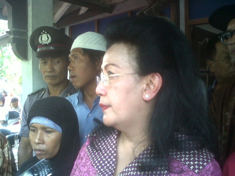 GKR Hemas Kunjungi Keluarga Siswi Korban Pemerkosaan dan Pembunuhan di Sleman GKR Hemas Kunjungi Keluarga Siswi Korban Pemerkosaan dan Pembunuhan di Sleman