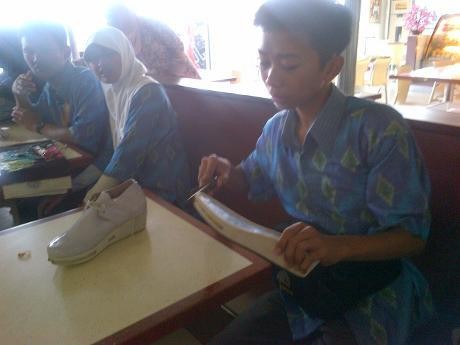 Juara di Malaysia, Ini Sepatu Anti-Pelecehan Seksual Temuan Siswa SMP Juara di Malaysia, Ini Sepatu Anti-Pelecehan Seksual Temuan Siswa SMP