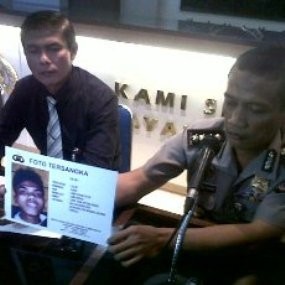 Polisi Sita Gelang Tasbih & 3 Peluru Milik Penusuk Polantas Tasik Polisi Sita Gelang Tasbih & 3 Peluru Milik Penusuk Polantas Tasik
