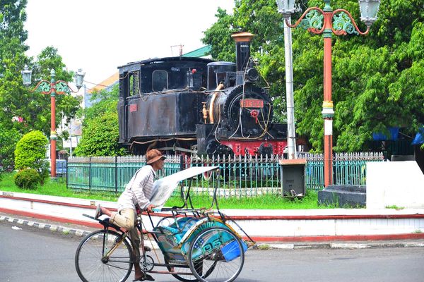 Becak dan Stasiun