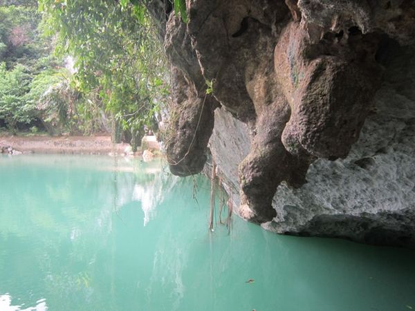 batu gantungnya di pucok krueng