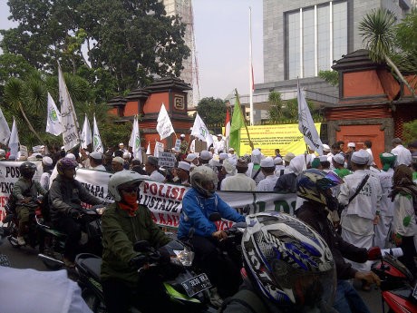 Massa FPI Demo di Polda Metro Jaya, Lalin Semanggi-Blok M Macet Massa FPI Demo di Polda Metro Jaya, Lalin Semanggi-Blok M Macet