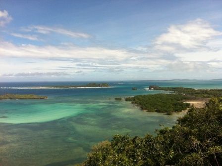 Pemandangan Indah dari Atas Bukit Mando'o