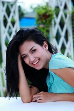 Sylvia Fully, Sekretaris Cantik Penggoda di \Honeymoon\ Sylvia Fully, Sekretaris Cantik Penggoda di \Honeymoon\