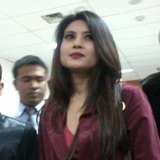 Model Novi Amilia saat menjalani sidang 