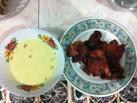 Menu Utama Ayam Panggang dan Santan