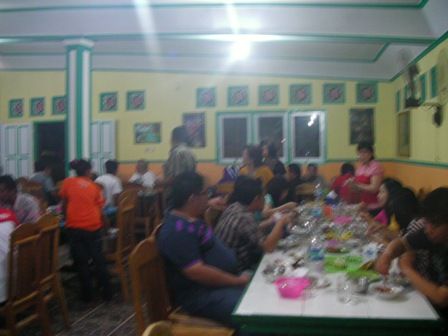 Suasana Rumah Makan Ramai