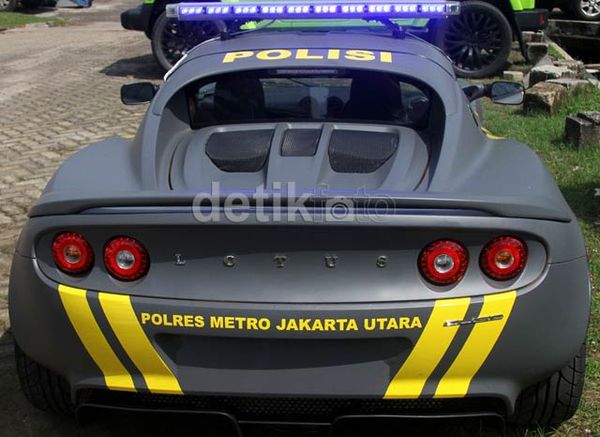 Mobil Polisi Lotus