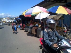 Cerita Pedagang Pasar Soal Mencekamnya Bentrok Warga dan FPI di Kendal Cerita Pedagang Pasar Soal Mencekamnya Bentrok Warga dan FPI di Kendal