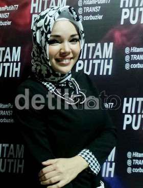 Artis-artis yang Masuk Islam Artis-artis yang Masuk Islam