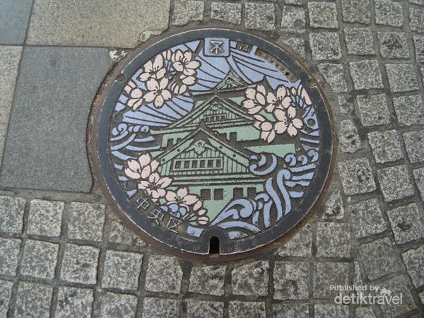 Tutup Got di Osaka yang bergambarkan Osaka Castle