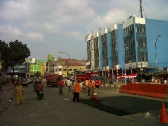 Setelah Penertiban PKL, Jalan Berlubang di Tanah Abang Ditambal Setelah Penertiban PKL, Jalan Berlubang di Tanah Abang Ditambal