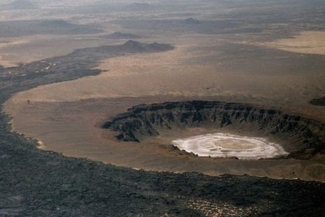 Fenomena Aneh di Arab Saudi, Kawah Gunung di Tengah Padang Pasir 123024_kawaharab2