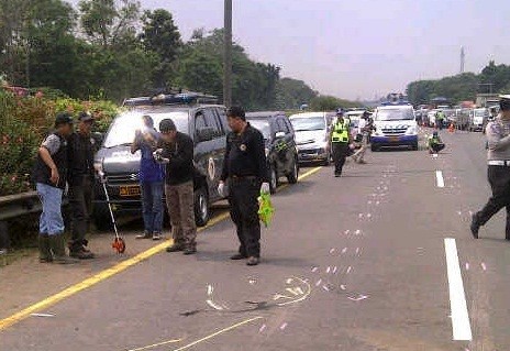 Lalin Tol Jagorawi Jelang TKP Kecelakaan Dul Padat Merayap Lalin Tol Jagorawi Jelang TKP Kecelakaan Dul Padat Merayap