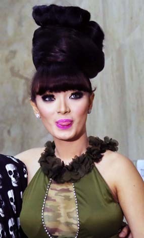 Zaskia \Gotik\ Bakal Lebih Terbuka Curhat di \Show Imah\ Zaskia \Gotik\ Bakal Lebih Terbuka Curhat di \Show Imah\