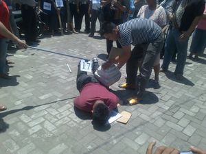 Hindari Amuk Massa, Rekonstruksi Digelar di Kantor Polisi Hindari Amuk Massa, Rekonstruksi Digelar di Kantor Polisi