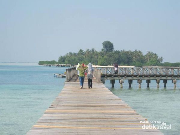 Jembatan menuju Tidung Kecil