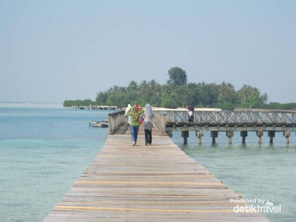 Jembatan menuju Tidung Kecil