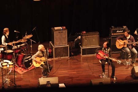 Bernostalgia di Konser Koes Plus Bernostalgia di Konser Koes Plus